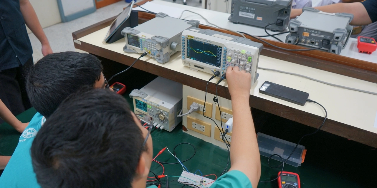 อิเล็กทรอนิกส์และโทรคมนาคม